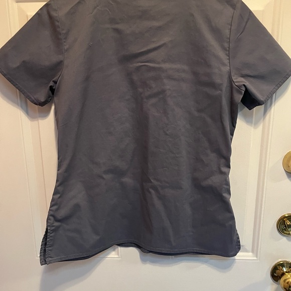 Dickies Scrub Top - Women’s Small - Grey/Gray. Double front pocket. - Picture 3 of 3